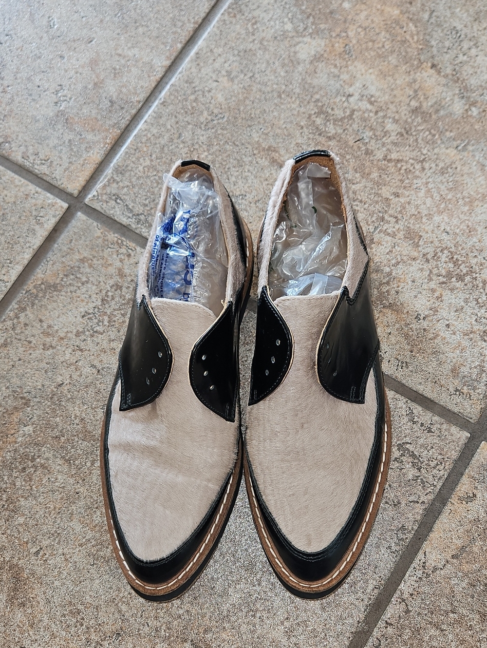 Flamingo Men's Two-Tone Black and Beige Leather Slip-On Shoes Oxfords.
